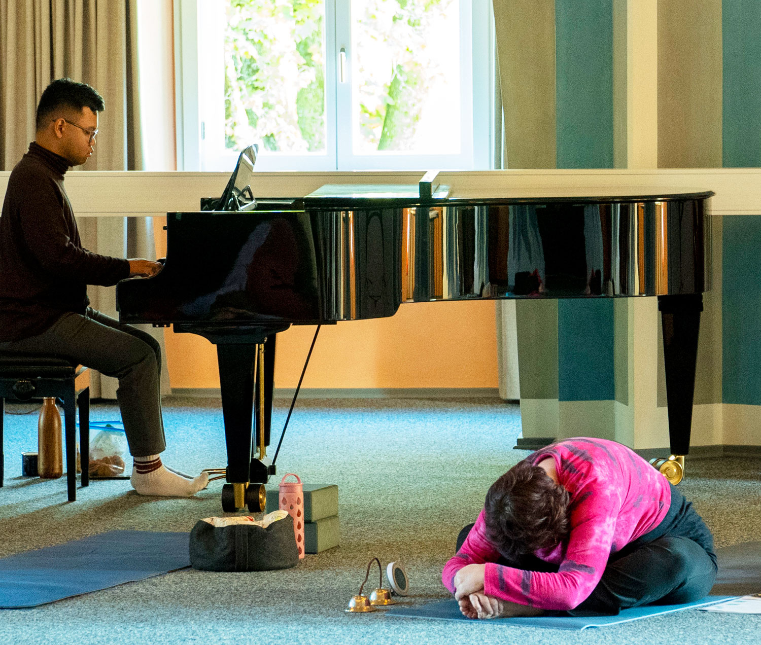 Yin Yoga mit Klavierbegleitung